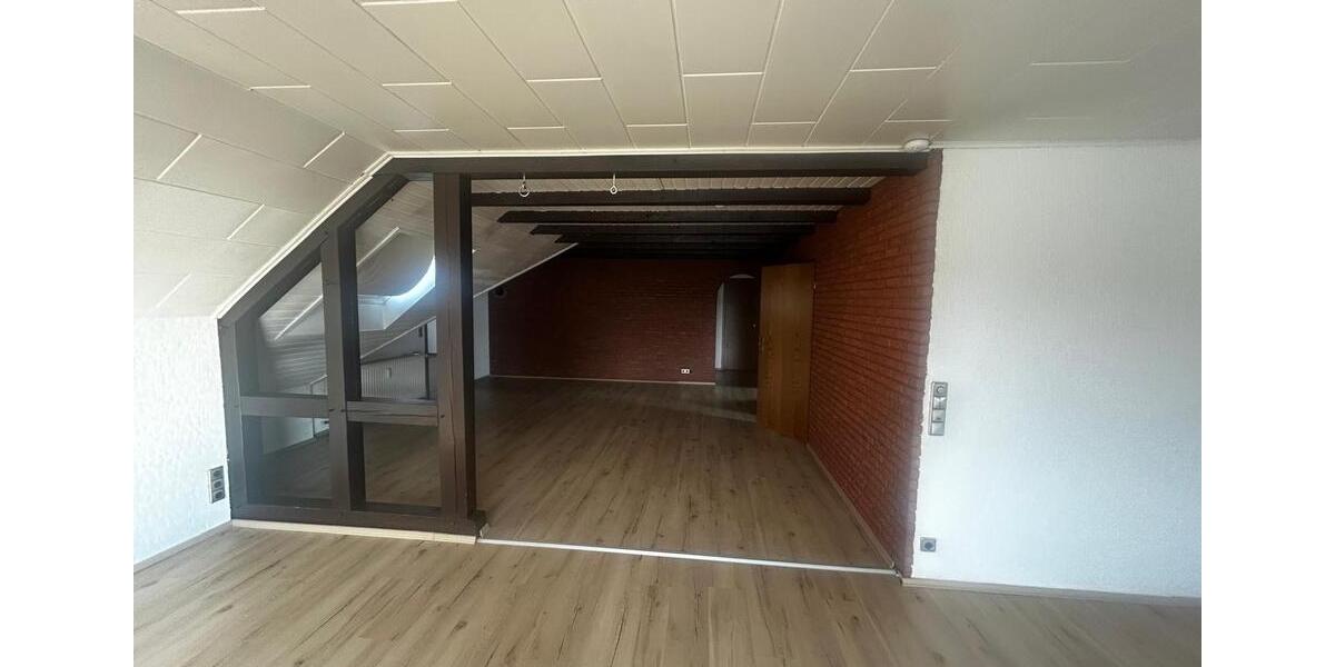 Dachgeschoßwohnung Adelebsen - 3 Zimmer, 127 m&sup2;, 900&euro; | Angebot:26085885