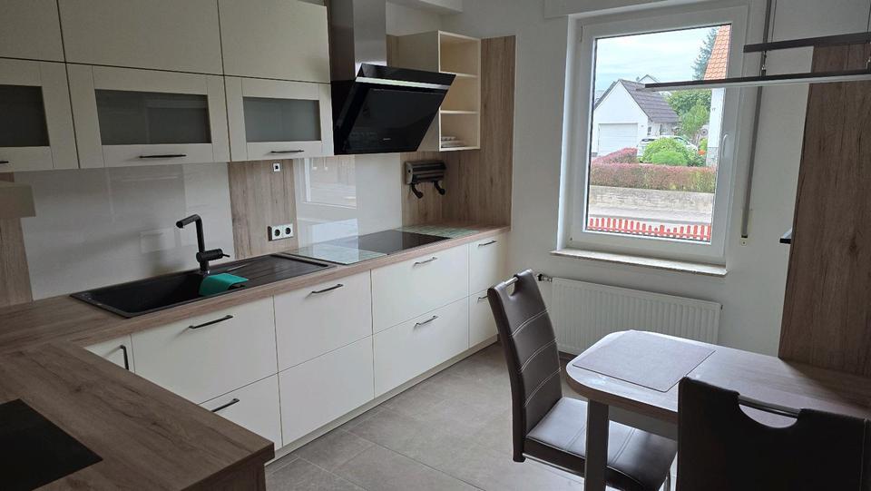 wunderschöne 3 Zimmer-Wohnung, Küche, Bad, Balkon, Kellerraum