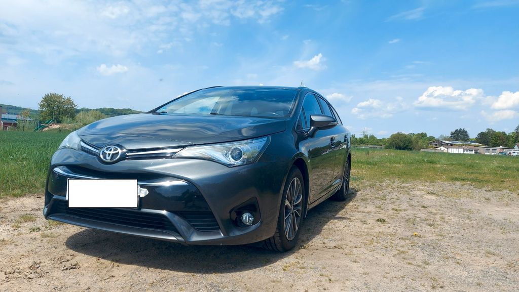 Toyota Avensis 112.500 km 12.900 &euro; Göttingen 37079