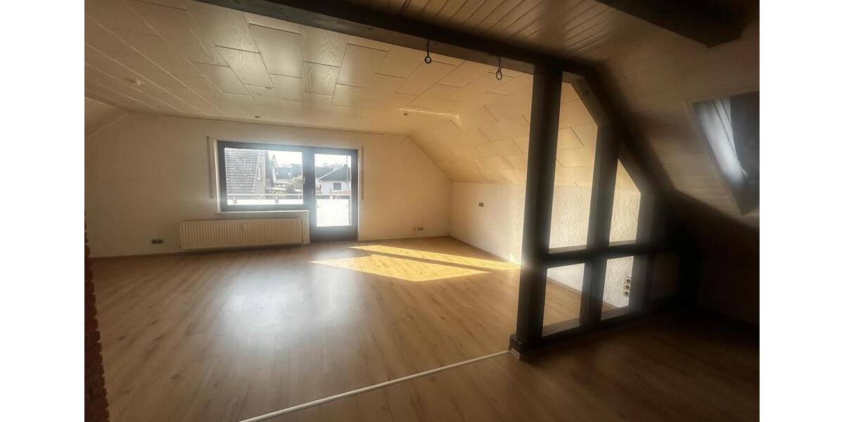 Dachgeschoßwohnung Adelebsen - 3 Zimmer, 127 m&sup2;, 900&euro; | Angebot:26085885
