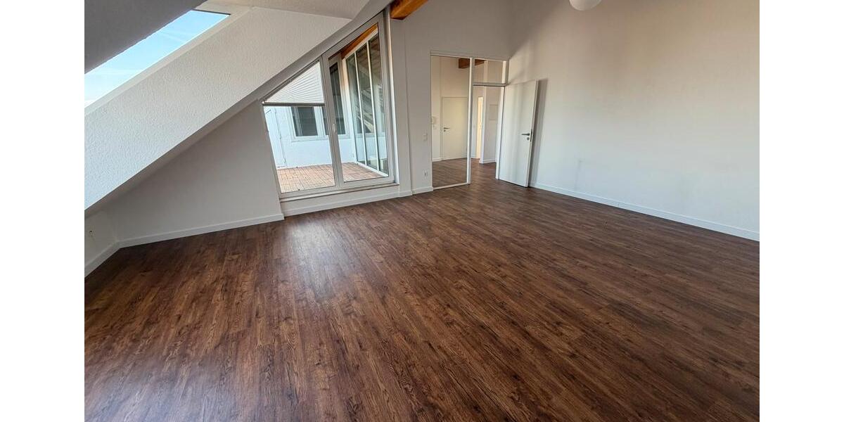 Dachgeschoßwohnung Göttingen Oststadt - 2.5 Zimmer, 74 m&sup2;, 1.140&euro; | Angebot:26357086