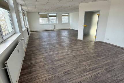 Gewerbeobjekt Göttingen Weststadt - 3 Zimmer, 122 m&sup2;, 1.000&euro; | Angebot:25996547