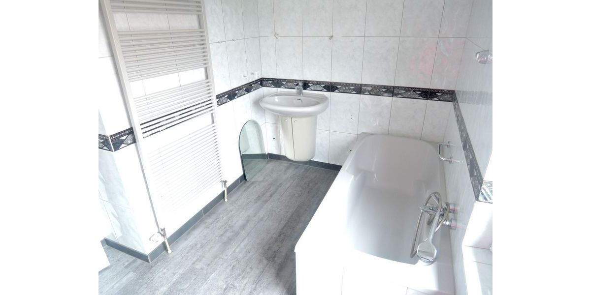 Etagenwohnung Northeim - 3 Zimmer, 108 m&sup2;, 850&euro; | Angebot:25749053