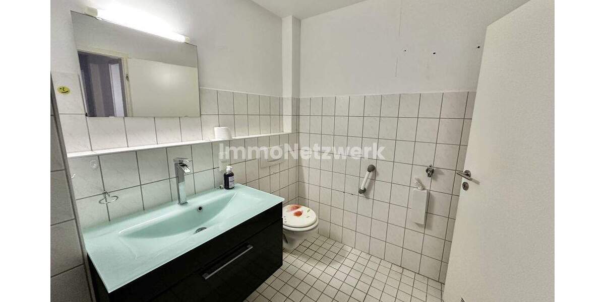 Großzügige, helle Wohnung mit durchdachtem Grundriss in ruhiger Lage mit Südwestbalkon, großes Bad 2 zimmer