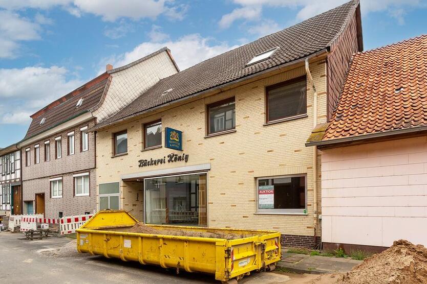 WOHN- UND GESCHÄFTS- HAUS MIT VIEL PLATZ FÜR DIE GROSSE FAMILIE