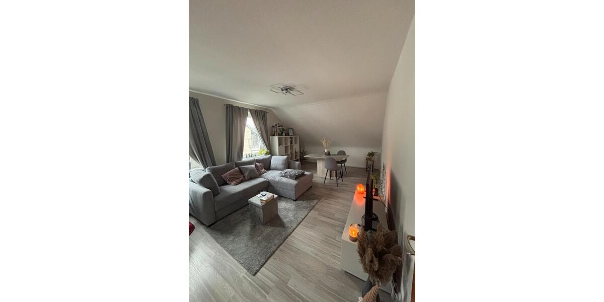 Helle Dachgeschosswohnung 3 zimmer