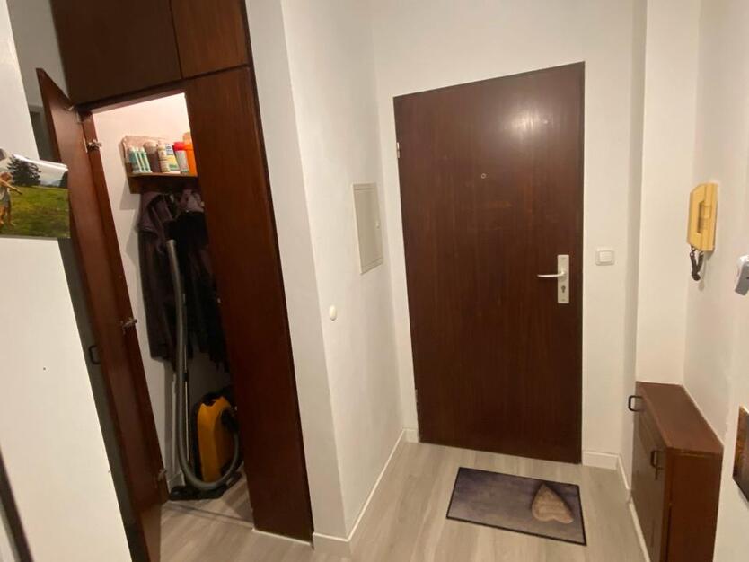 2 Zi, Einbauküche, Bad, Balkon Ostviertel