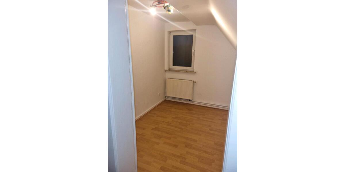 Etagenwohnung Dransfeld - 9 Zimmer, 146 m&sup2;, 1.050&euro; | Angebot:26183814