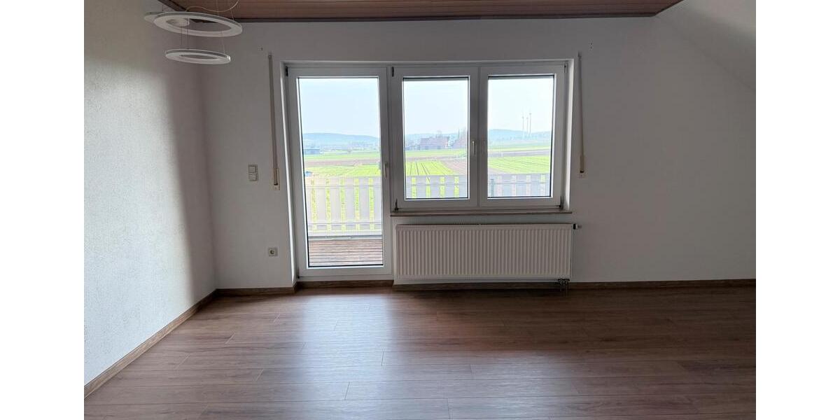 Dachgeschoßwohnung Rosdorf - 4 Zimmer, 120 m&sup2;, 600&euro; | Angebot:25406403