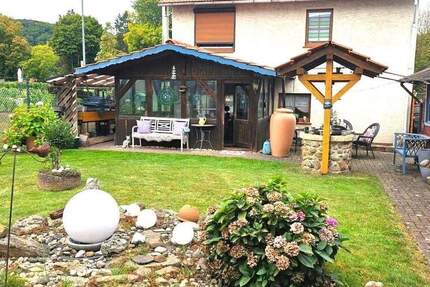 Haus Hann. Münden - 7 Zimmer, 306 m&sup2;, 299.000&euro; | Angebot:25738657