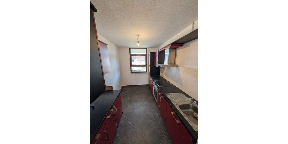 Neu renovierte großzügige 3-Zi.- ETW. m. Stellplatz, Einbauküche und 2 überd.-Balkone m. phantastischen Fernsicht 3 zimmer