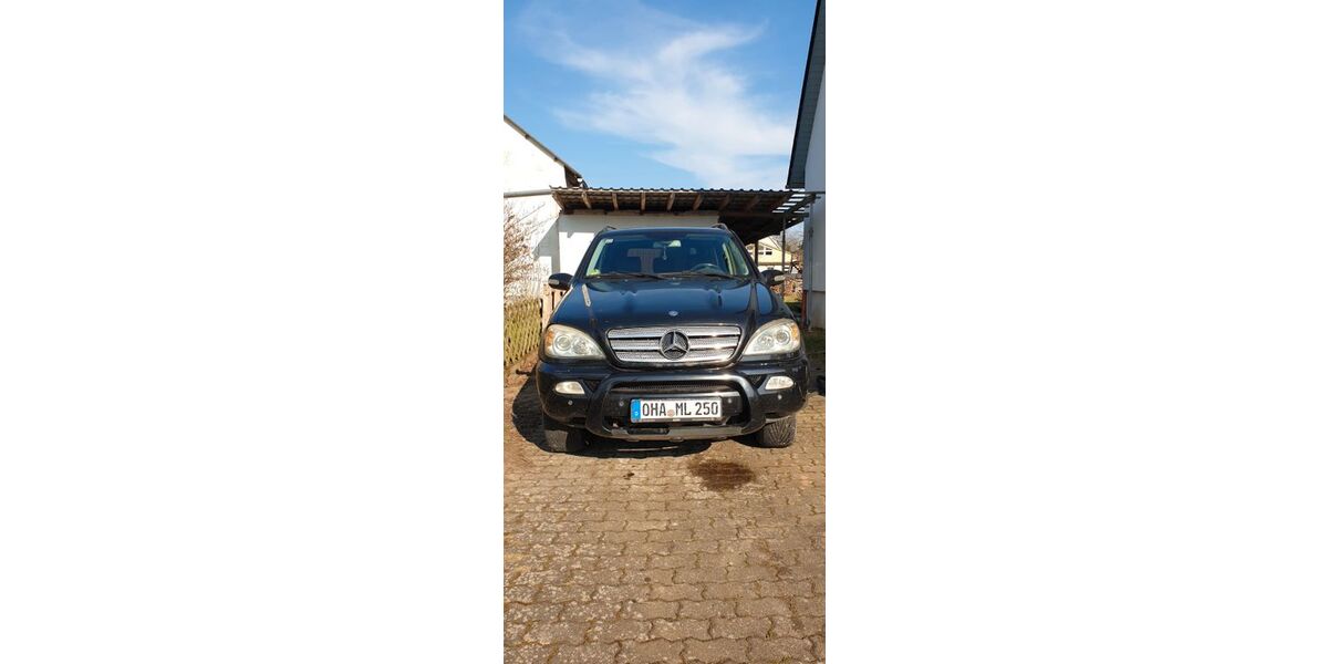 Mercedes-Benz ML 400 270.000 km 3.250 € Hattorf 37197