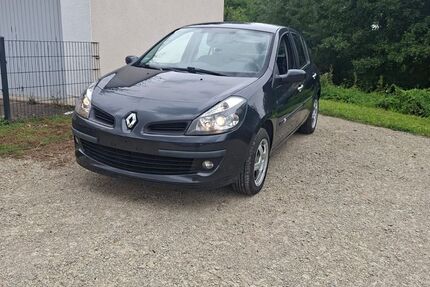 Renault Clio 106.000 km 5.500 &euro; Göttingen 37081