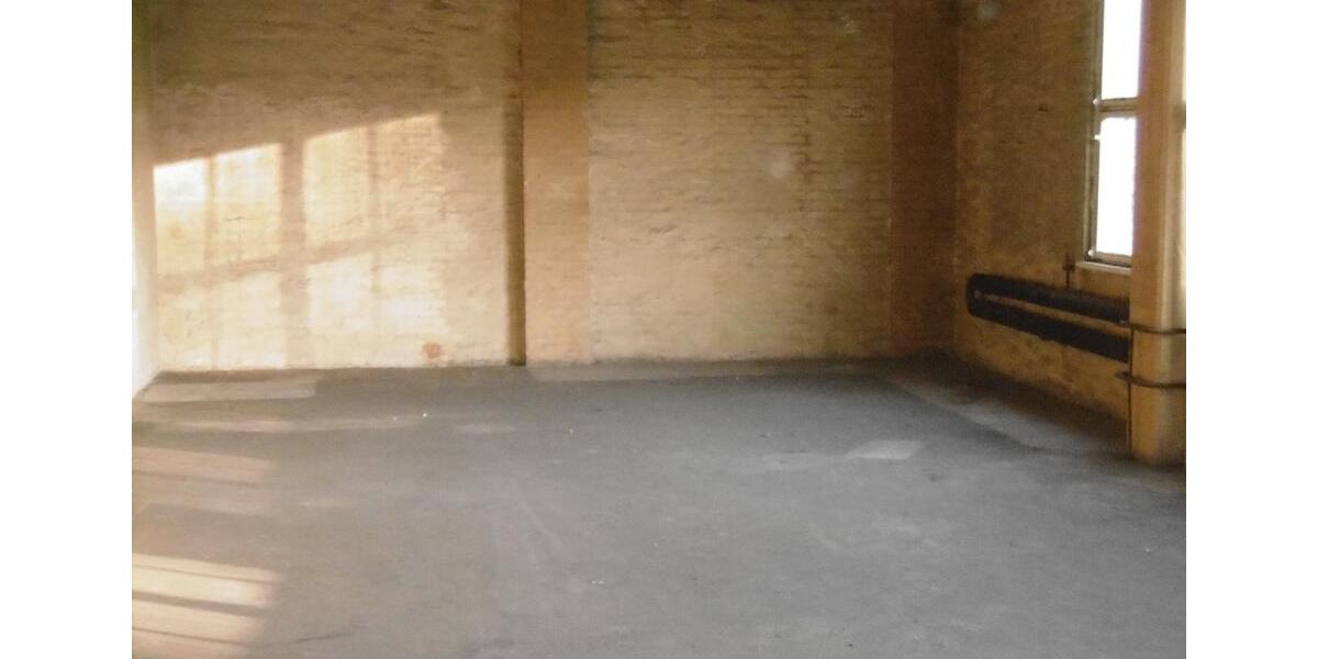 Lagerraum 92 qm, abschließbar mit Toreinfahrt zimmer