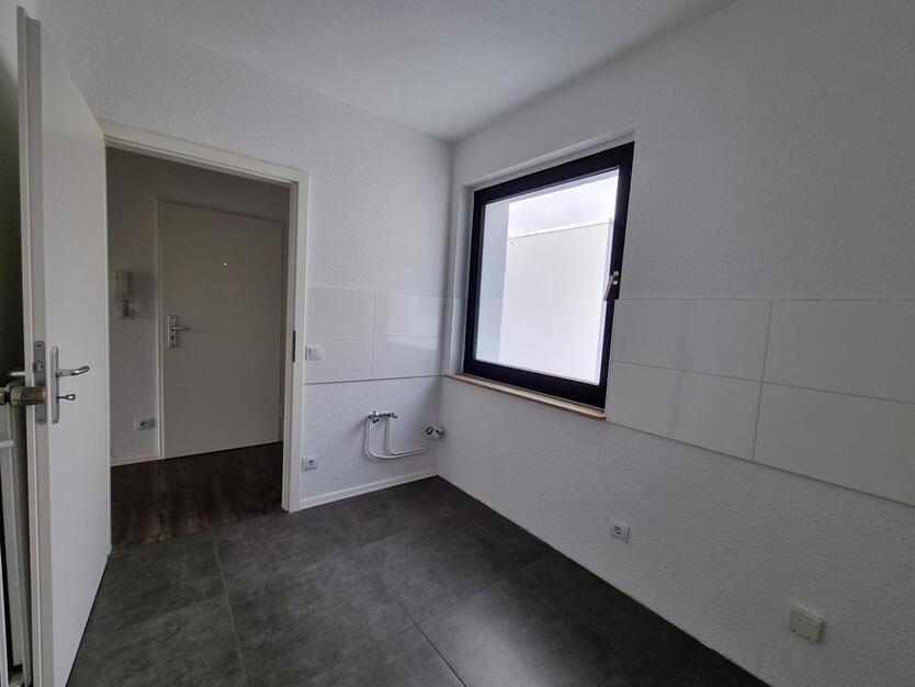 Geräumige 1-Zimmer-Wohnung mit großem Balkon in ruhiger, gut angebundener Lage! zimmer