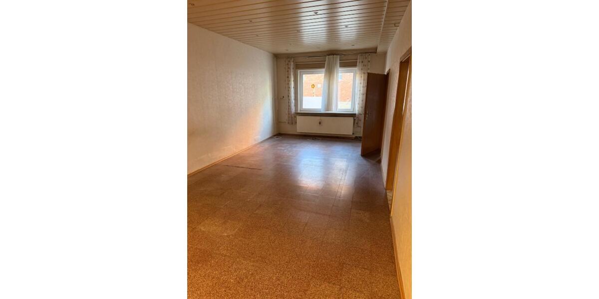 Schnäpchen Großes Wohnhaus Wohnung mit Garage und zusätzlicher Nutzfläche 10 zimmer