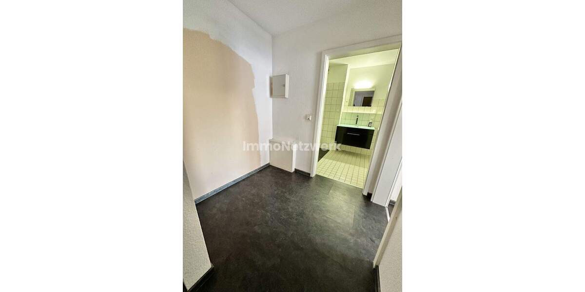 Großzügige, helle Wohnung mit durchdachtem Grundriss in ruhiger Lage mit Südwestbalkon, großes Bad 2 zimmer