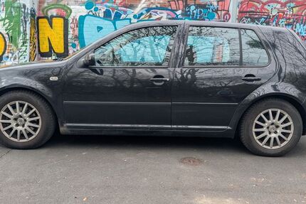VW Golf 223.000 km 925 &euro; Göttingen 37075