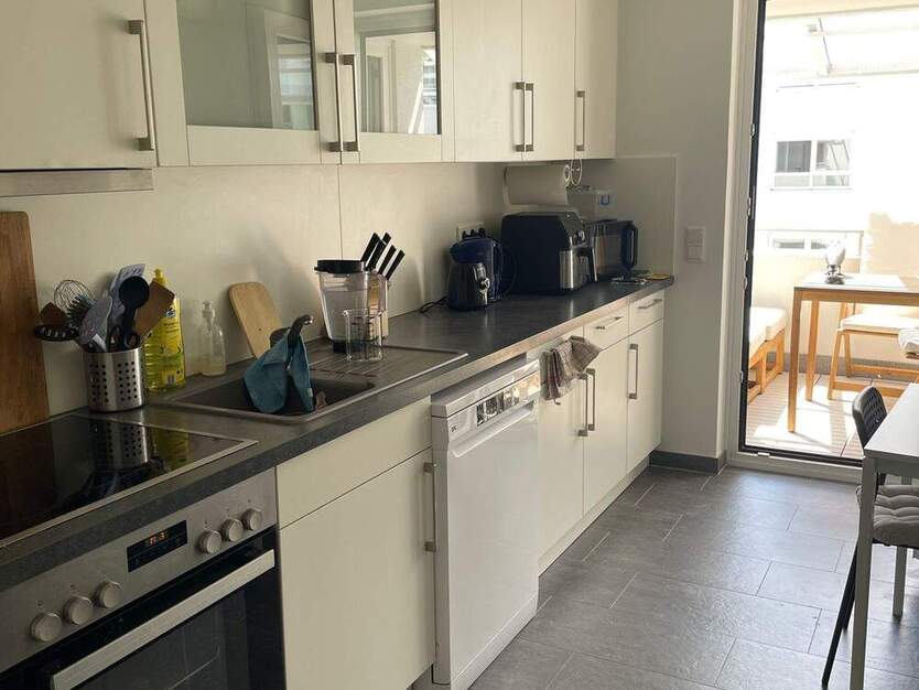 Schöne und gepflegte 2-Zimmer-Wohnung mit Einbauküche und Balkon - in Gärten b. Wöhrd.