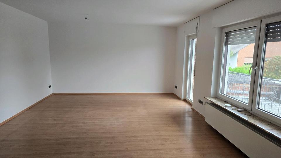 wunderschöne 3 Zimmer-Wohnung, Küche, Bad, Balkon, Kellerraum