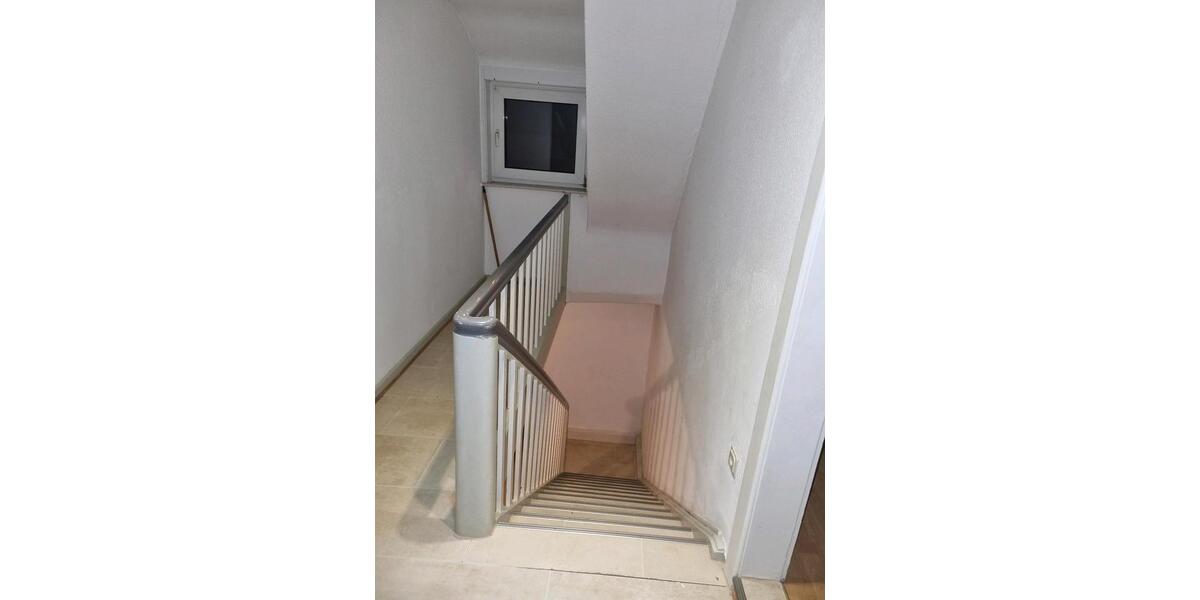 Etagenwohnung Dransfeld - 9 Zimmer, 146 m&sup2;, 1.050&euro; | Angebot:26183814