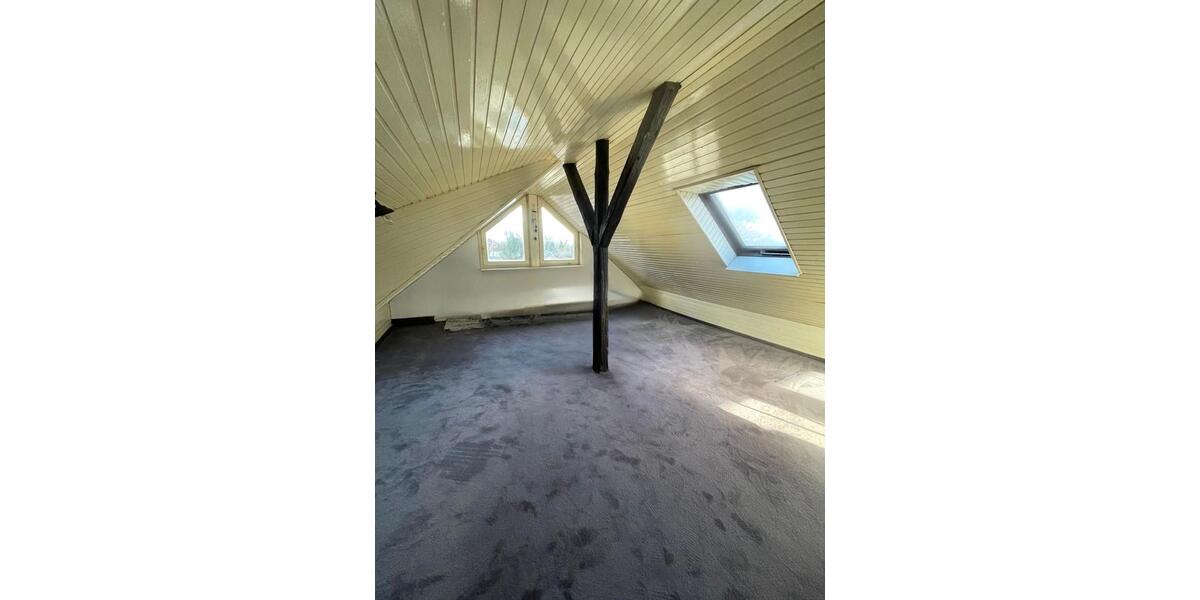 Dachgeschoßwohnung Göttingen Oststadt - 2.5 Zimmer, 105 m&sup2;, 1.200&euro; | Angebot:25455585