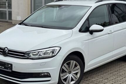 VW Touran 246.300 km 17.799 € Göttingen 37077