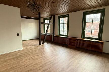 Schöne Altbauwohnung im Zentrum mit Parkplatz 3 zimmer