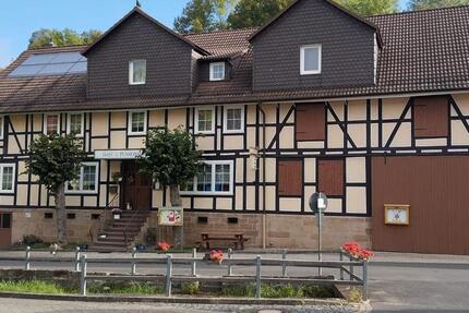 Mehrfamilienhaus mit Zimmern, Gastro und Wohnungen 33 zimmer