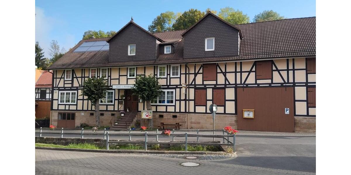 Mehrfamilienhaus mit Zimmern, Gastro und Wohnungen 33 zimmer