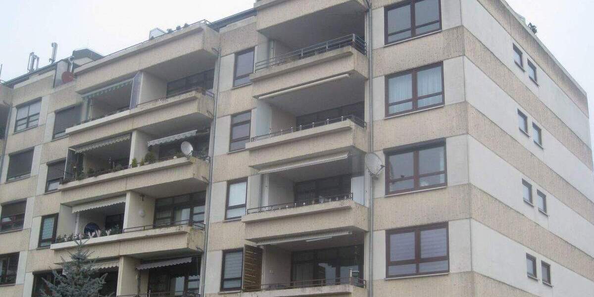 Neu renovierte großzügige 3-Zi.- ETW. m. Stellplatz, Einbauküche und 2 überd.-Balkone m. phantastischen Fernsicht 3 zimmer