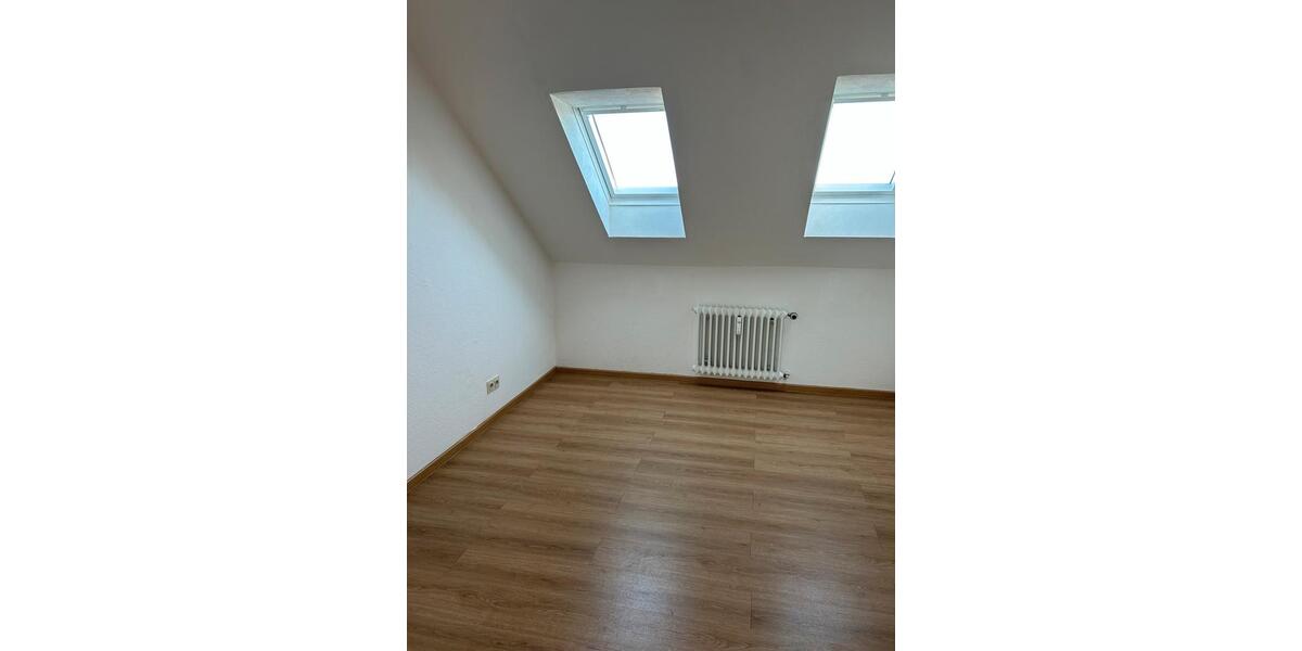 Dachgeschoßwohnung Göttingen - 3 Zimmer, 72 m&sup2;, 780&euro; | Angebot:26394120