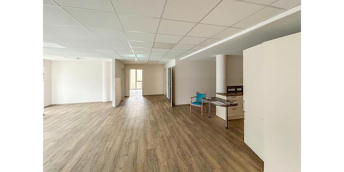 Einfamilienhaus Hardegsen - 11 Zimmer, 450 m&sup2;, 3.500&euro; | Angebot:24765793