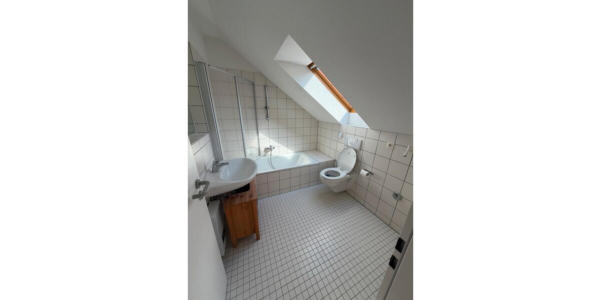 Dachgeschoßwohnung Göttingen Oststadt - 2.5 Zimmer, 74 m&sup2;, 1.140&euro; | Angebot:26357086