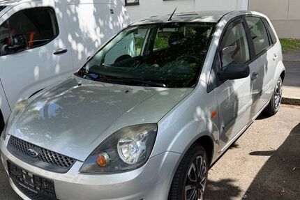 Ford Fiesta 110.000 km 2.100 &euro; Göttingen 37081