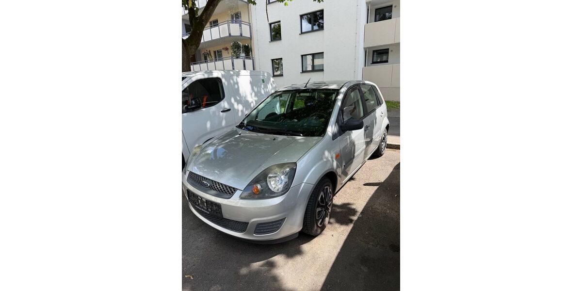 Ford Fiesta 110.000 km 2.100 &euro; Göttingen 37081