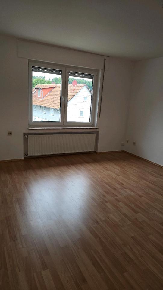 Großzügige 3-Zimmer-Wohnung, Küche, Bad, Balkon, Treppenlift