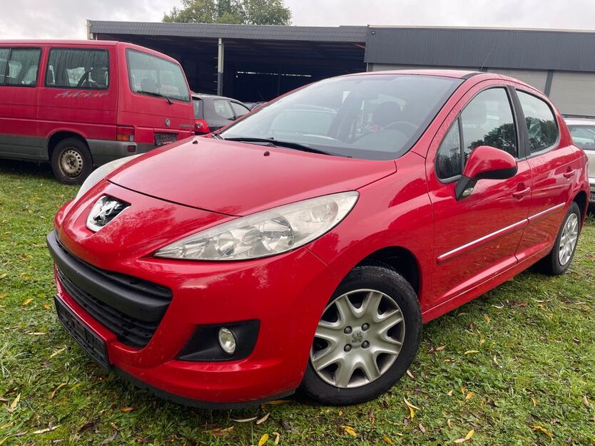 Peugeot 207 182.223 km 2.499 € Einbeck 37574