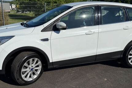 Ford Kuga 250.480 km 8.250 € Fuldatal-Ihringshausen 34233