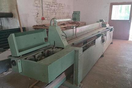 Werkhalle (ehem. Tischlerei), ca. 300m ² Fläche inkl. Maschinen zimmer