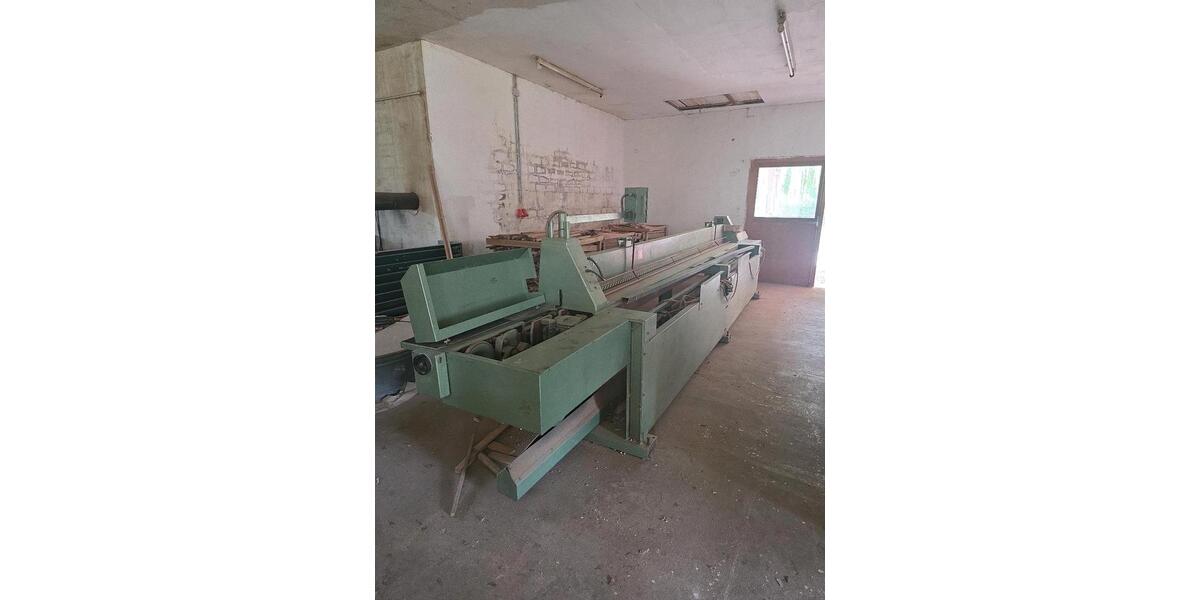 Werkhalle (ehem. Tischlerei), ca. 300m ² Fläche inkl. Maschinen zimmer