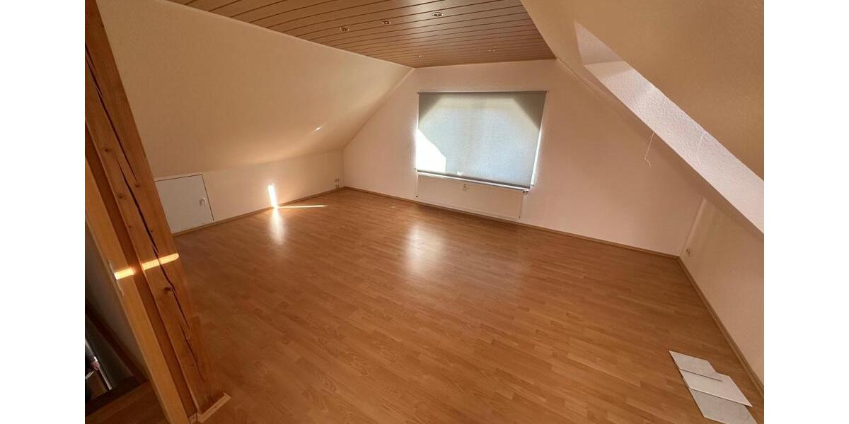 Dachgeschoßwohnung Nörten-Hardenberg Hardenberg - 3.5 Zimmer, 105 m&sup2;, 850&euro; | Angebot:25754001