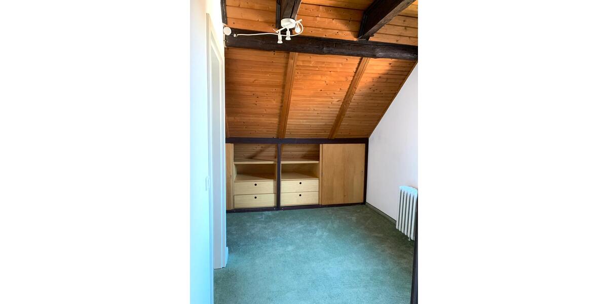 Dachgeschoßwohnung Göttingen Oststadt - 2.5 Zimmer, 105 m&sup2;, 1.200&euro; | Angebot:25455585