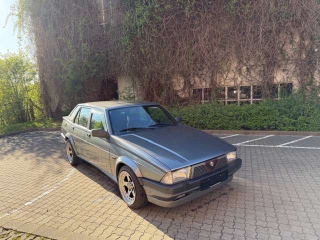 Alfa Romeo 75 89.000 km 15.980 &euro; Göttingen 37081