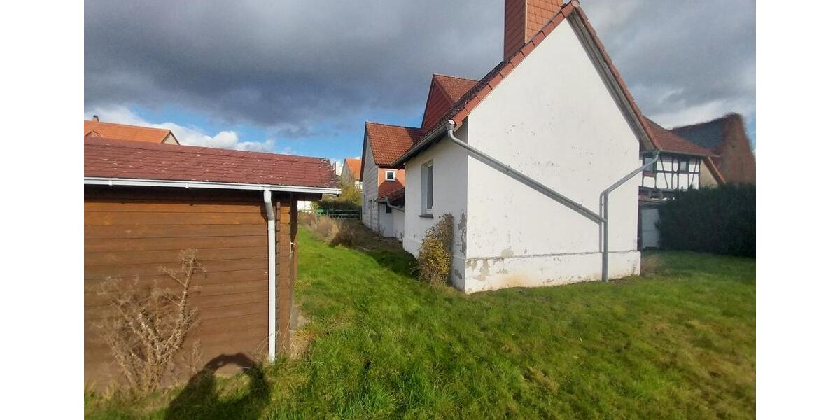 Doppelhaushälfte in ruhiger Lage - sanierungsbedürftig 6.5 zimmer