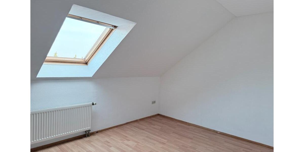 Dachgeschoßwohnung Rosdorf - 4 Zimmer, 120 m&sup2;, 600&euro; | Angebot:25406403