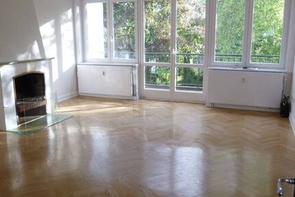 Bestlage Harvestehude Single-Wohnung gr. 2 Zi. Kamin, Parkett, gr. Südbalkon, teilmöbl.