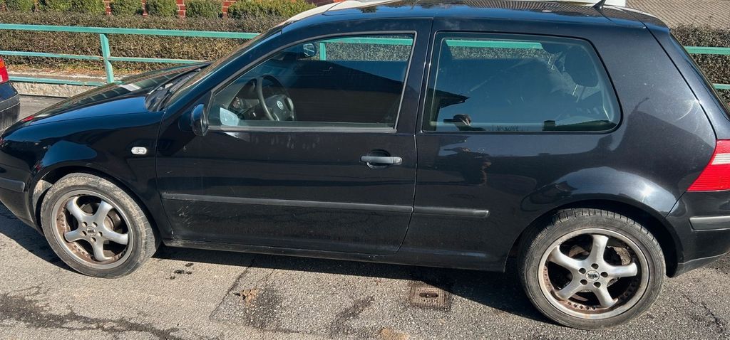 VW Golf 251.000 km 1.200 &euro; HERBERHAUSEN 37075