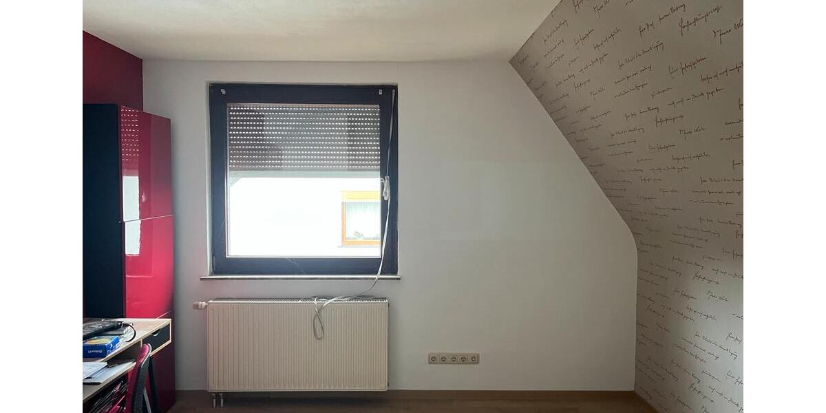 Freistehendes Einfamilienhaus mit großen Garten am Hang 4 zimmer