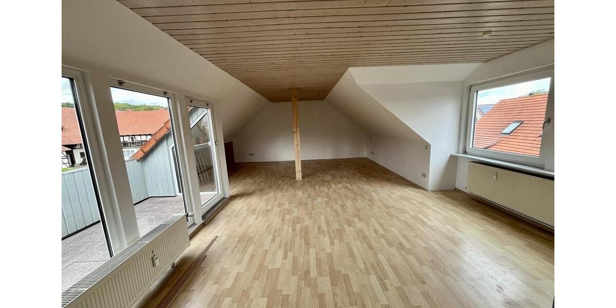 Helle Maisonette-Wohnung in Elliehausen mit Balkon und neuem Bad 3 zimmer